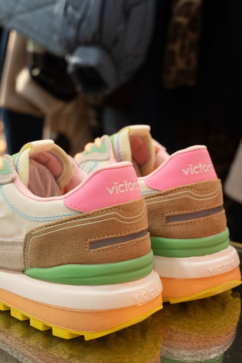 Baskets Lilie, couleur fluo, marque Victoria