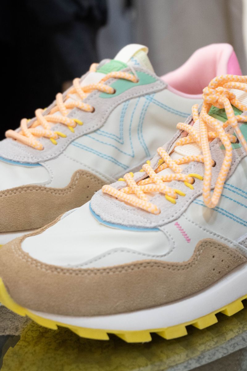 Baskets Lilie, couleur fluo, marque Victoria