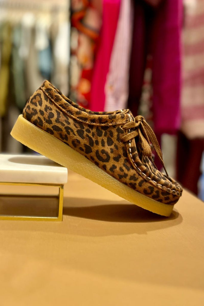 Chaussures Paola, couleur marron, marque An Other Step, motif léopard, matière cuir