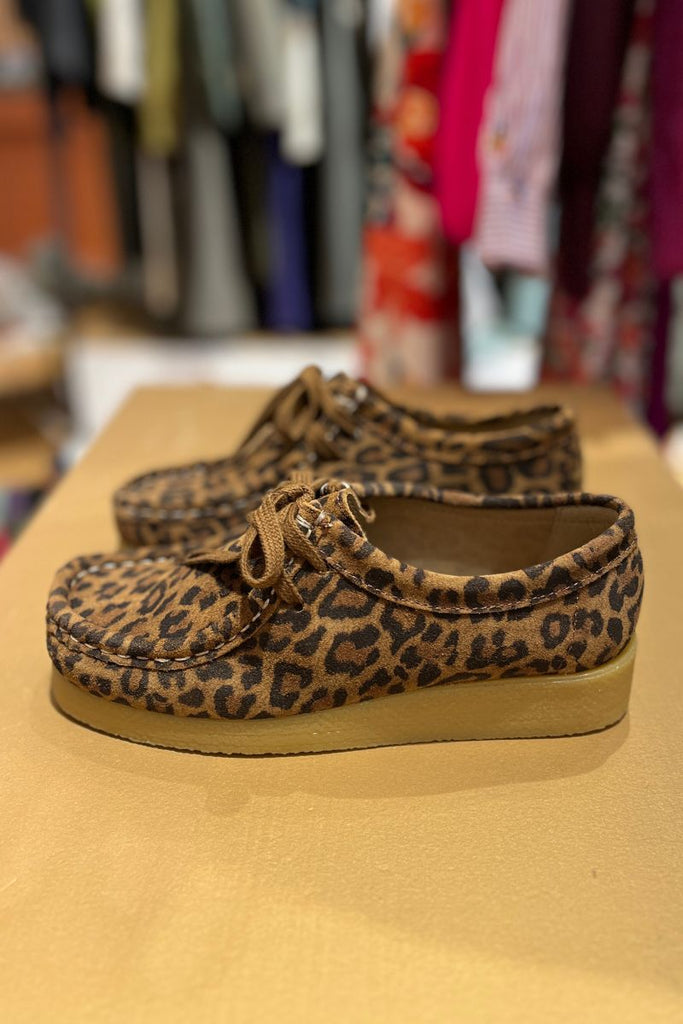Chaussures Paola, couleur marron, marque An Other Step, motif léopard, matière cuir
