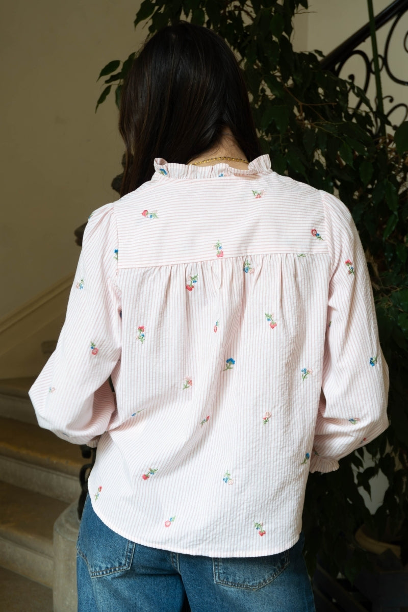 Chemise Marie, couleur rose, motifs rayures et fleurs brodées 