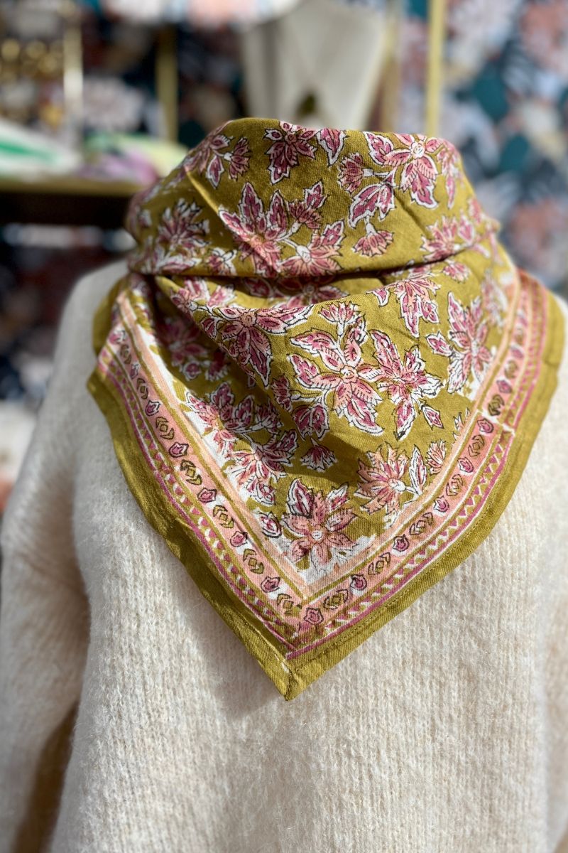 Foulard Bonheur, couleur kaki clair et rose, matière coton
