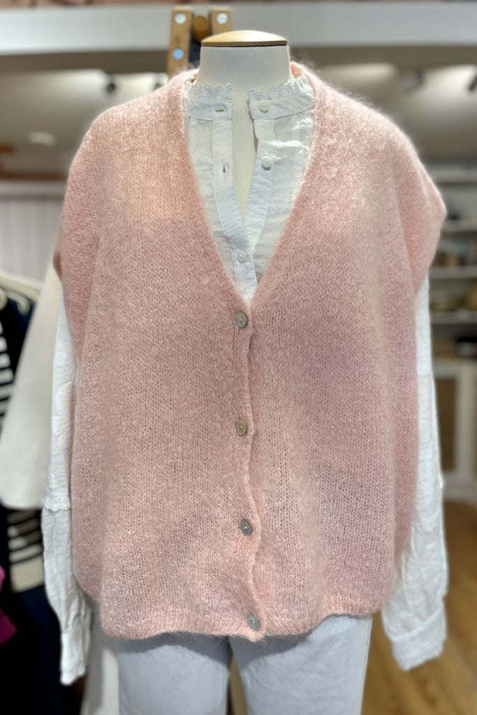 Gilet Madeleine, Marque Marie Ile de Ré, sans manches, encolure V, patte de boutonnage sur le devant, coupe oversize, plusieurs coloris disponibles