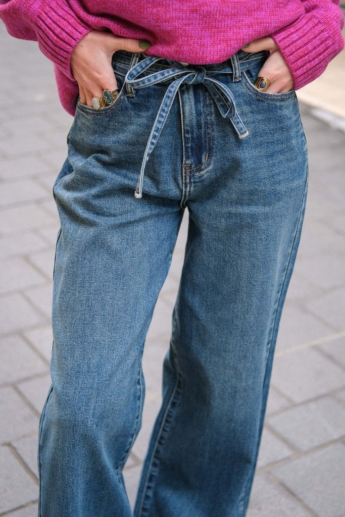 Jean Flora, couleur bleu, coupe large, marque F.A.M