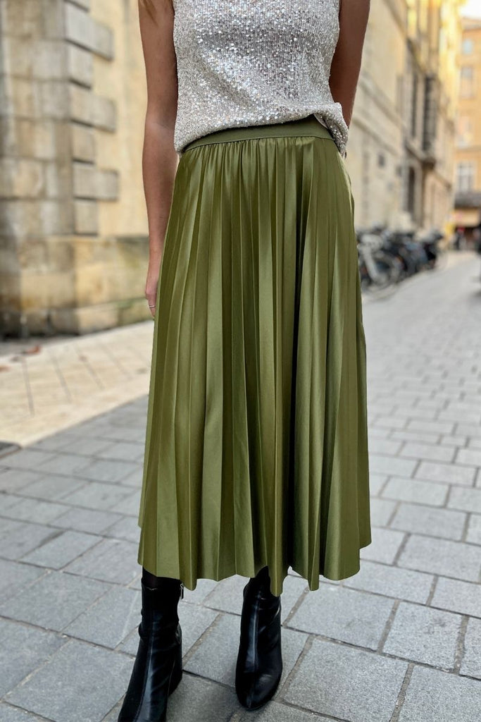 Jupe Vinitban, couleur vert olive, marque Vila, jupe plissée, taille élastique