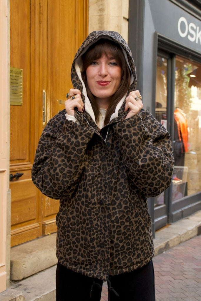 Manteau Guzmania, motif léopard, matière Laure + Max