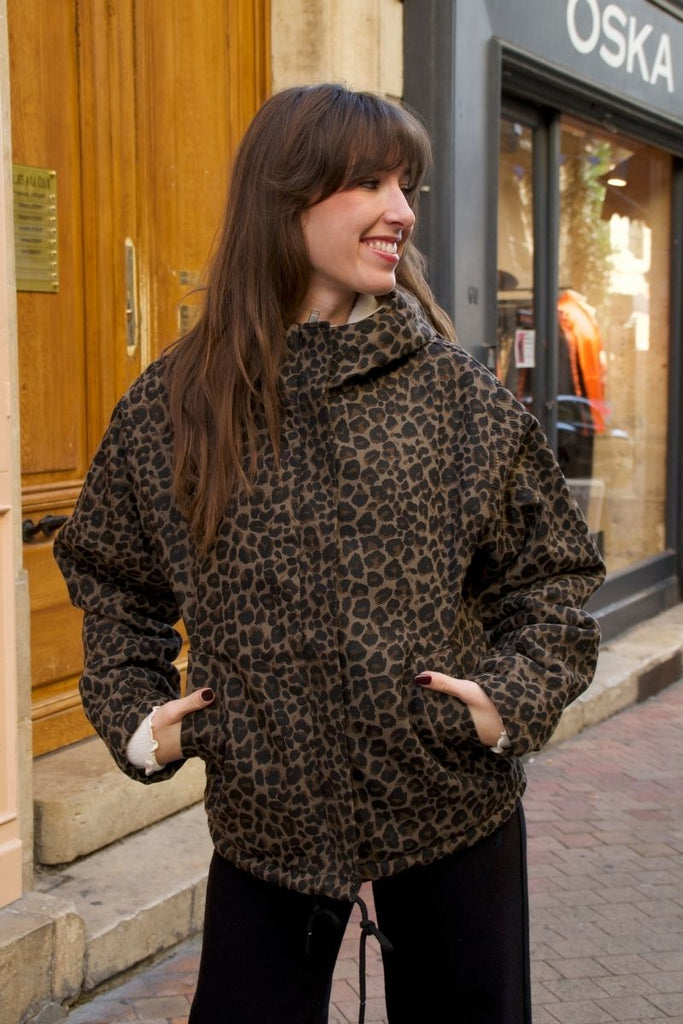 Manteau Guzmania, motif léopard, matière Laure + Max