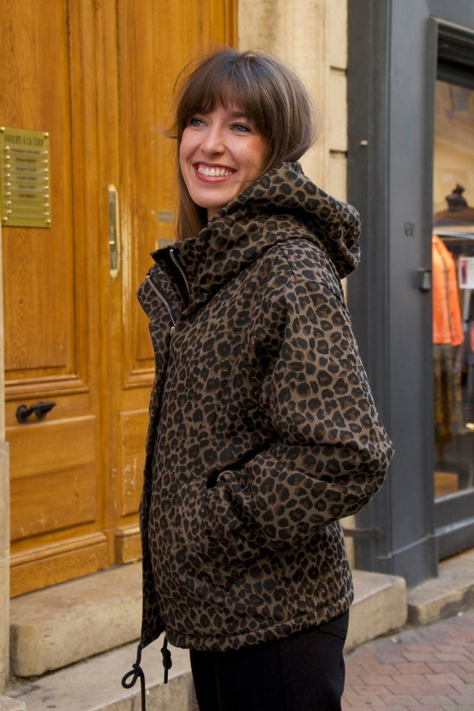 Manteau Guzmania, motif léopard, matière Laure + Max