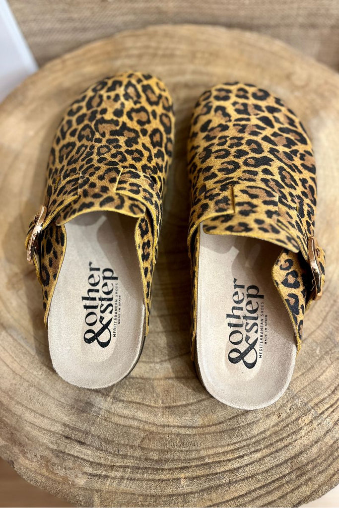 Mules Lola, motifs léopard, matière cuir