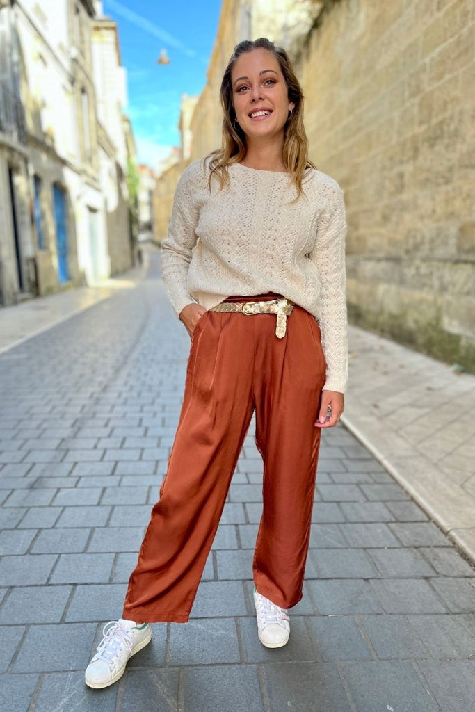 pantalon Gaby, couleur brique, matière fluide, taille élastique à l'arrière