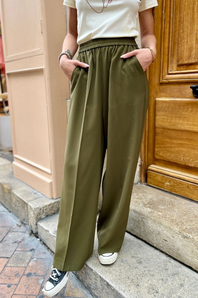 Pantalon Noblesse, marque Grace & Mila, couleur verte forêt, taille haute et élastique, coupe large et loose
