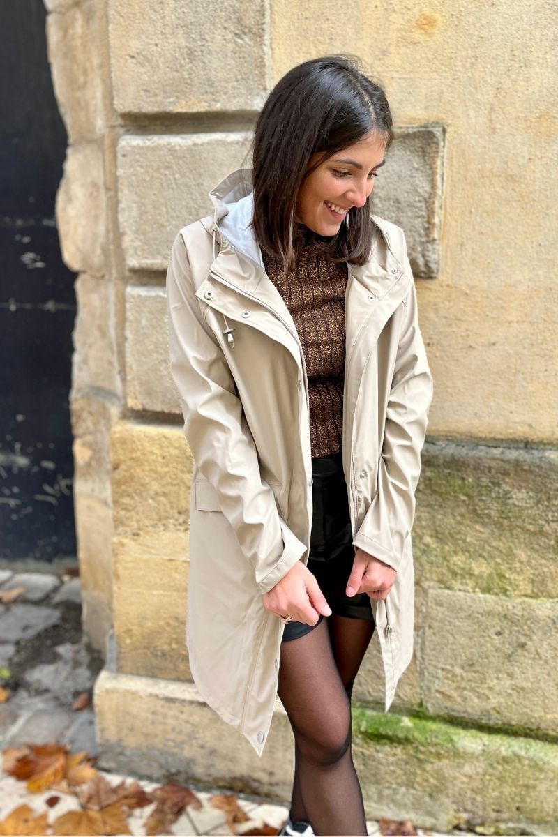 Parka Ihtazi, couleur beige, marque Ichi, manches longues, capuche non amovible, fermeture éclaire le long de la parka