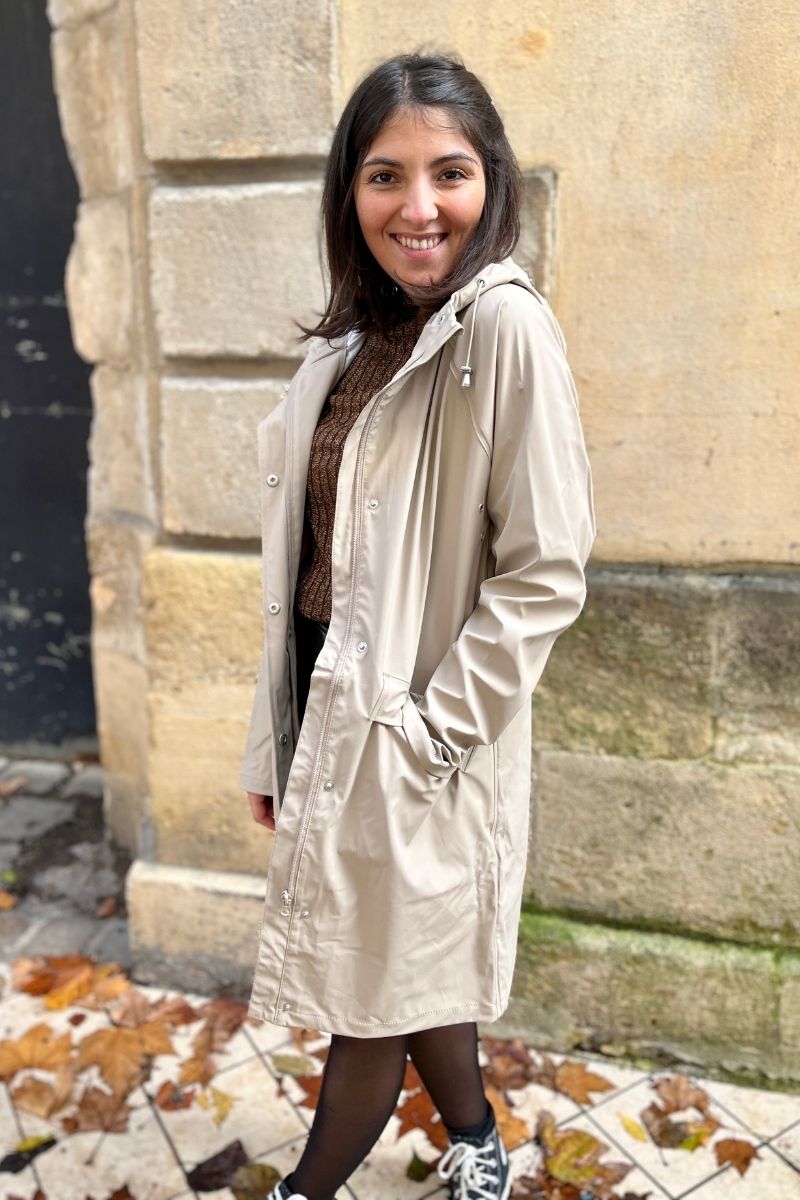 Parka Ihtazi, couleur beige, marque Ichi, manches longues, capuche non amovible, fermeture éclaire le long de la parka