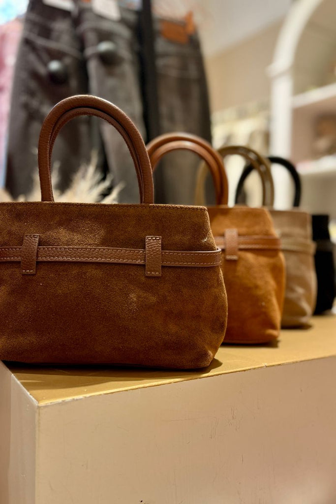 Sac Hermi, 4 coloris : marron, camel, taupe et noir, matière cuir, bandoulière amovible et réglable