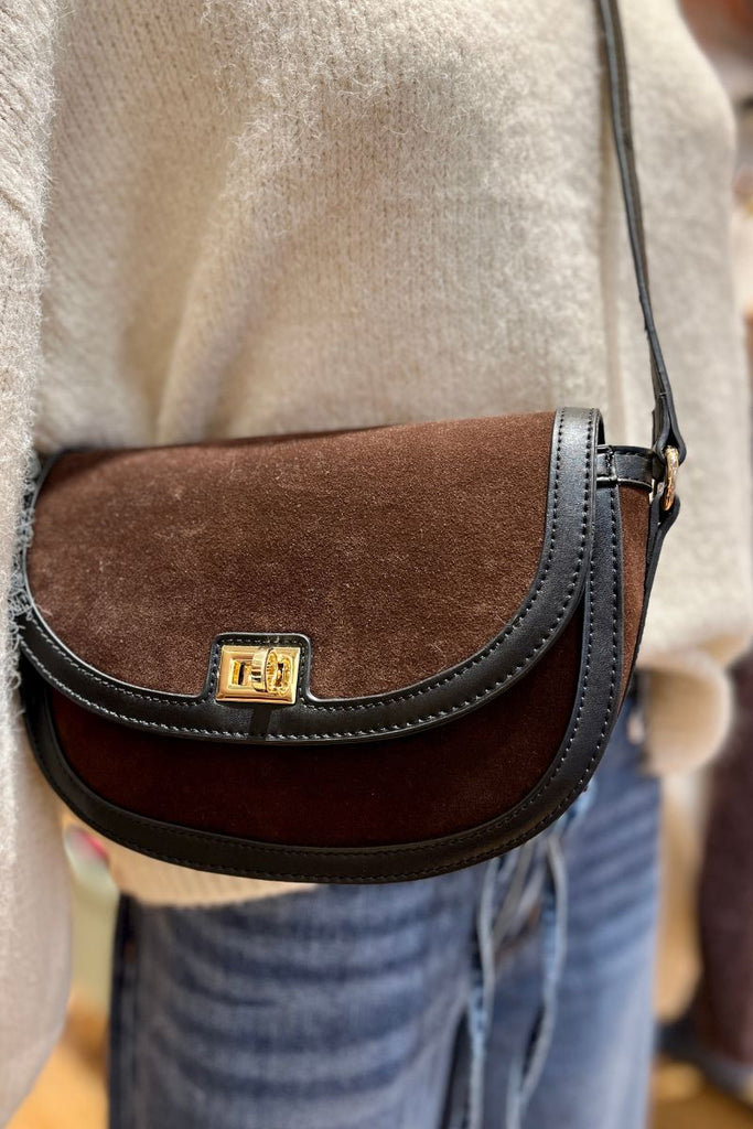 Sac Léona, 3 coloris : noir, léopard et marron, matière cuir, bandoulière réglable