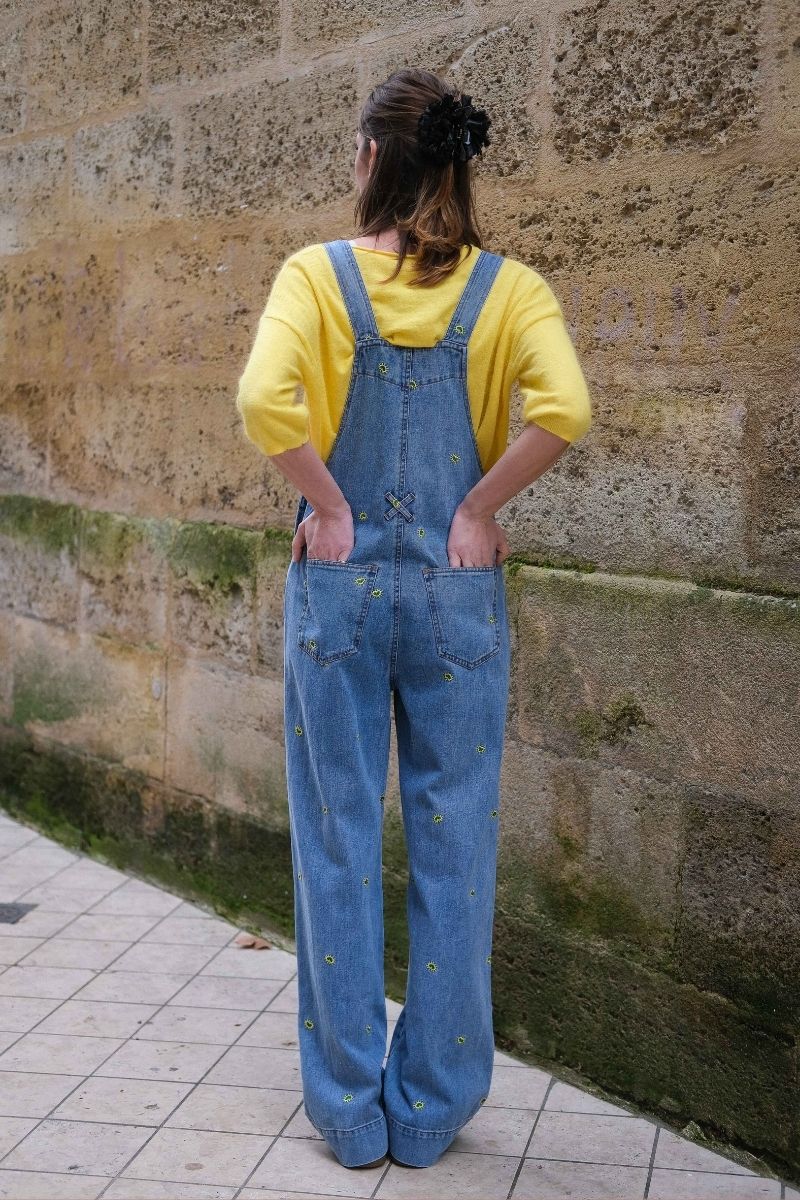 Salopette Oguste, matière jean, broderies jaunes et vertes, marque Laure + Max