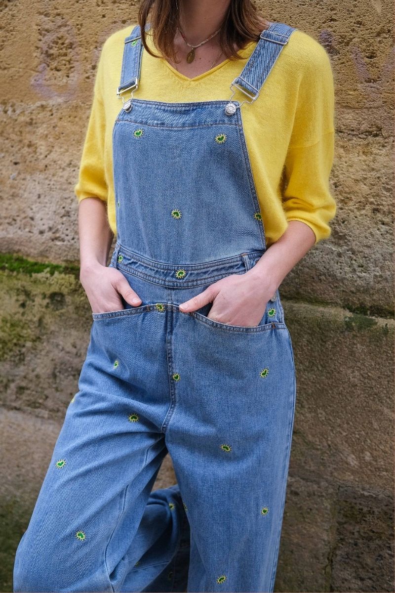 Salopette Oguste, matière jean, broderies jaunes et vertes, marque Laure + Max