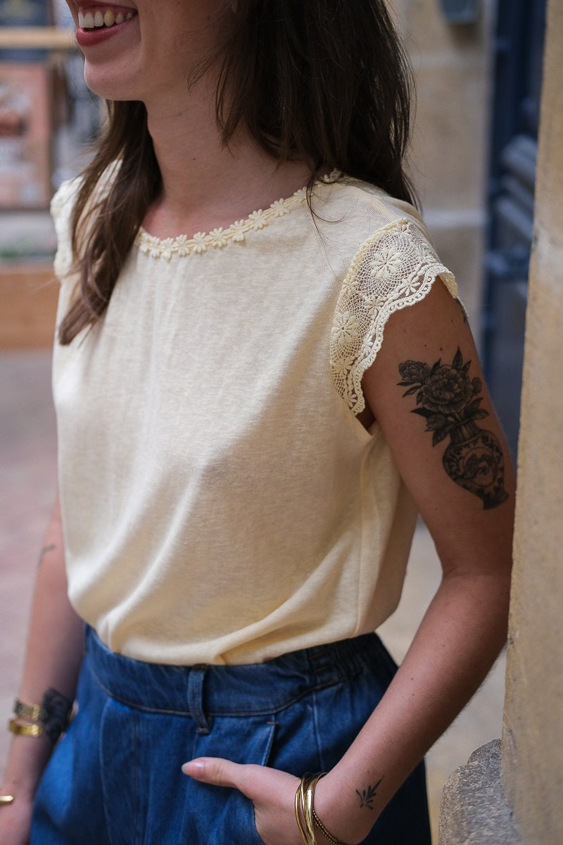 T-shirt Liana, couleur jaune, manches courtes, détails broderies