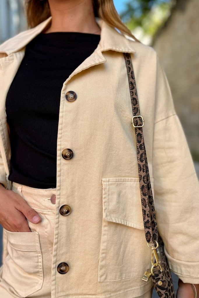 Veste Valérie, couleur écrue, manches longues, col chemise, patte de boutonnage sur le devant